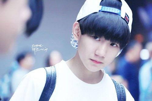 王源吃瓜跺脚视频大全,萌态百出，笑料连连