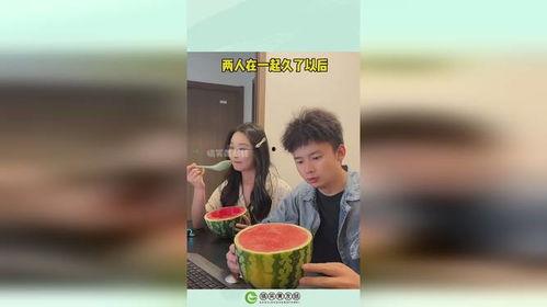 哄女朋友吃瓜视频播放,情侣必看！吃瓜视频播放量飙升，揭秘恋爱甜蜜瞬间
