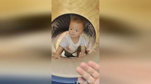 乖孙吃瓜的视频,萌态十足，网友直呼可爱爆表！